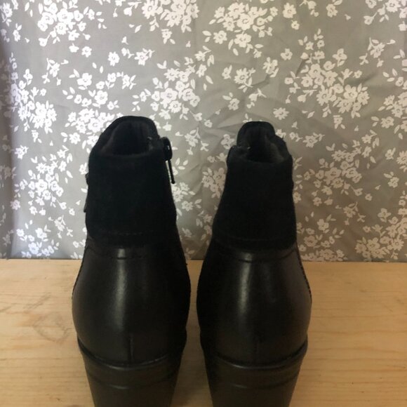 BLACK ANKLE BOOT WITH DOUBLE CLOSURE CLARKS - Picture 3 of 5